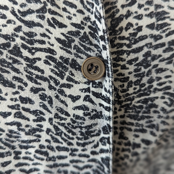 Silk animal print button down L - Picture 8 of 9